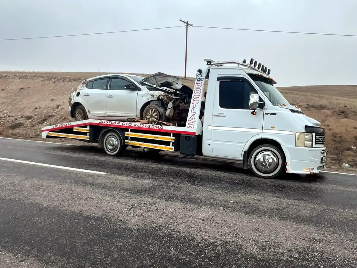 Dostlar Oto Kurtarma çekici aracı ve kurtarma sahnesi